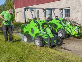 Ako zdroj vody môže slúžiť priame napojenie na vodovodnú prípojku alebo sa voda napojí pomocou sacej hadice zo zásobníku. Ako zdroj vody môže slúžiť priame napojenie na vodovodnú prípojku alebo sa voda napojí pomocou sacej hadice zo zásobníku.