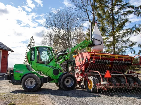avant 860i nakladač avant 860i nakladač