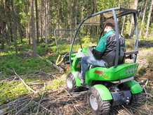 Nakladač Avant 220 s hydraulickým navijákom