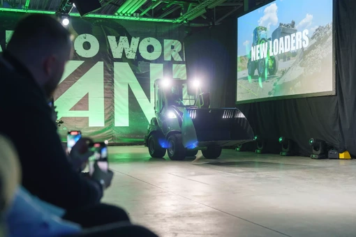 nové elektrické mininakladače Avant serie E s OptiGrid Systémom