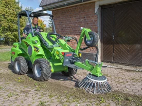oceľová rotačná kefa na odstránenie buriny