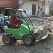 Premiestňovanie sypkého materiálu s A220