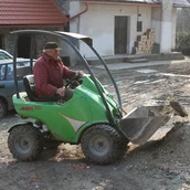 Premiestňovanie sypkého materiálu s A220 Premiestňovanie sypkého materiálu s A220