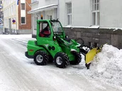 snežný pluh na odpratávanie snehu z ciest a chodníkov snežný pluh na odpratávanie snehu z ciest a chodníkov