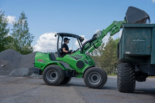 vlajkova-lod-mininakladac-avant-800